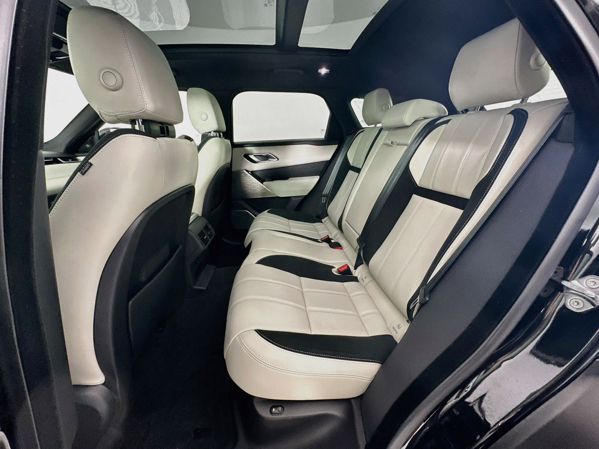 2023 Land Rover Range Rover Velar HST