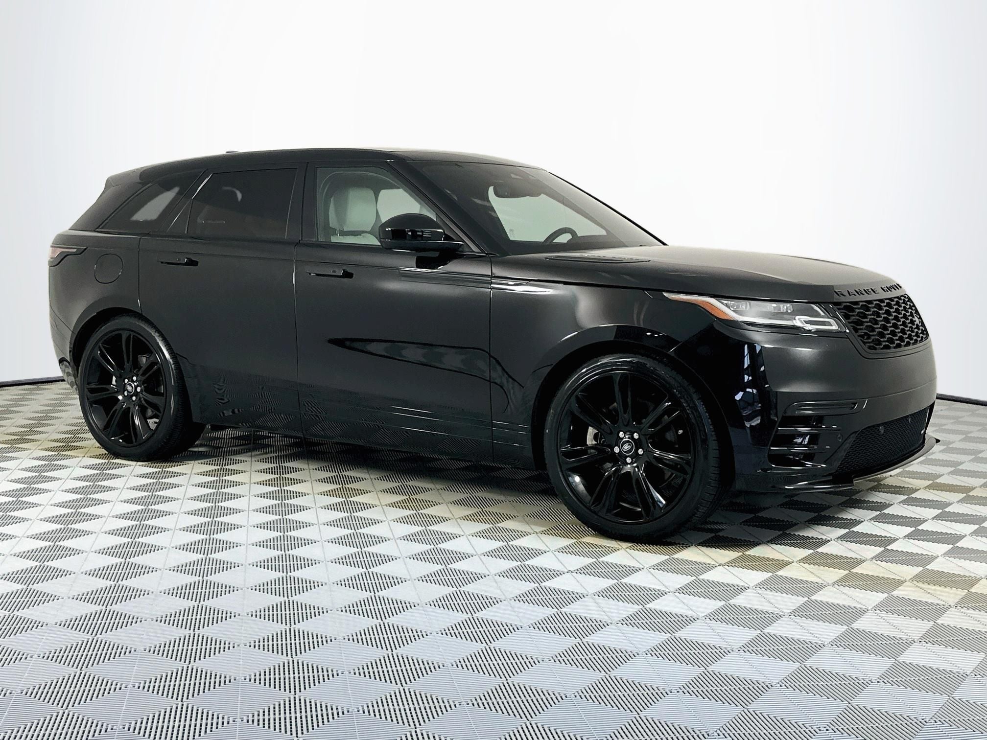 2023 Land Rover Range Rover Velar HST