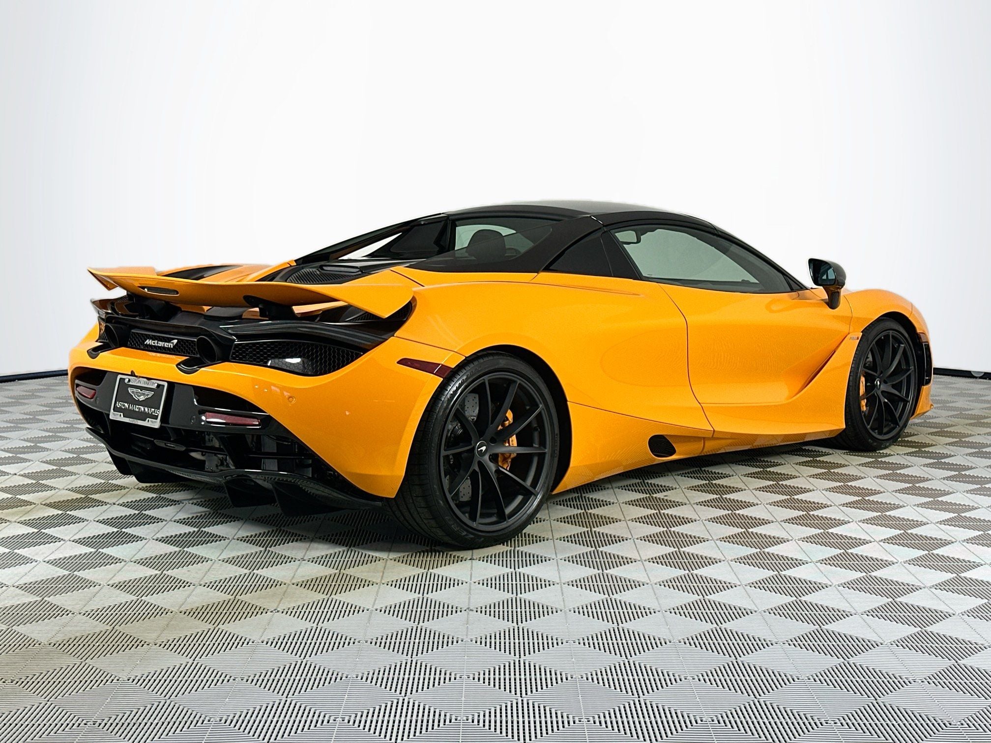 2022 McLaren 720S Performance