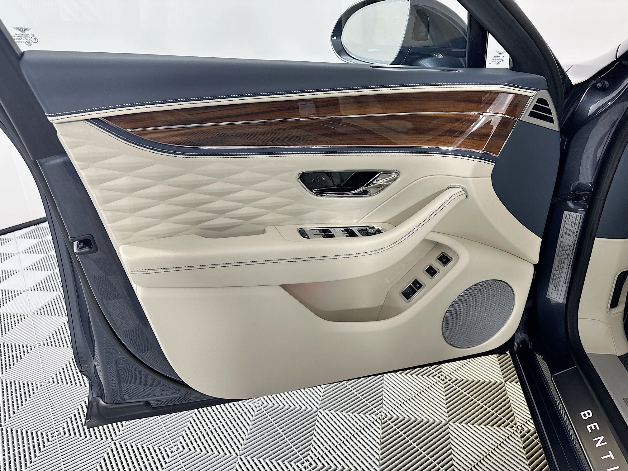 2022 Bentley Flying Spur Hybrid Base