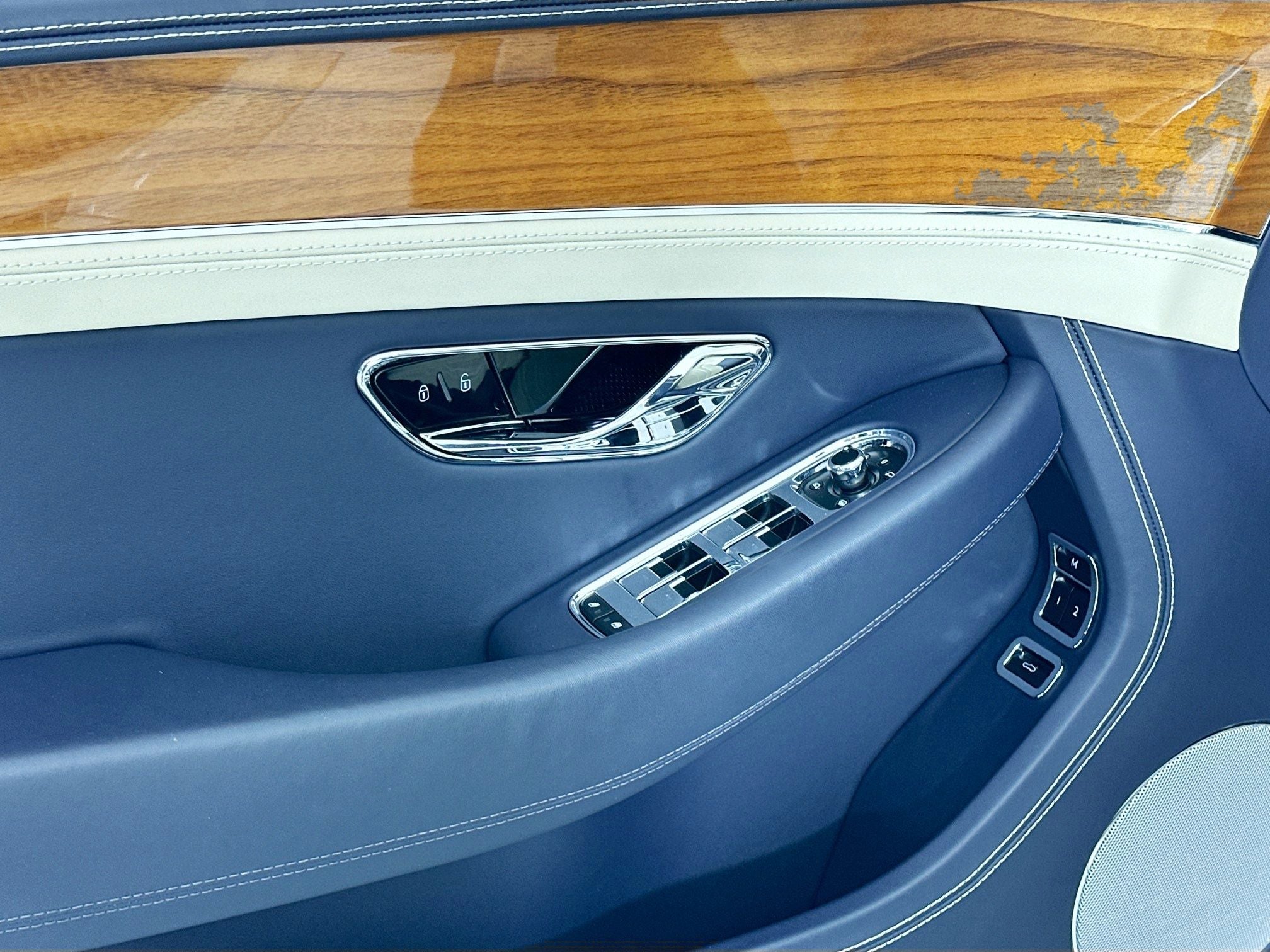 2023 Bentley Continental GTC V8