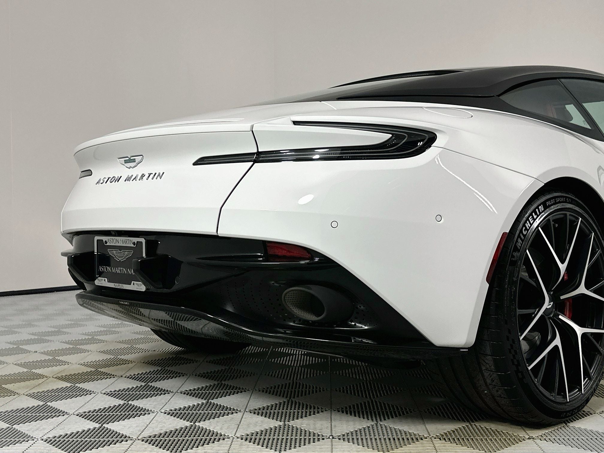 2024 Aston Martin DB12 Base
