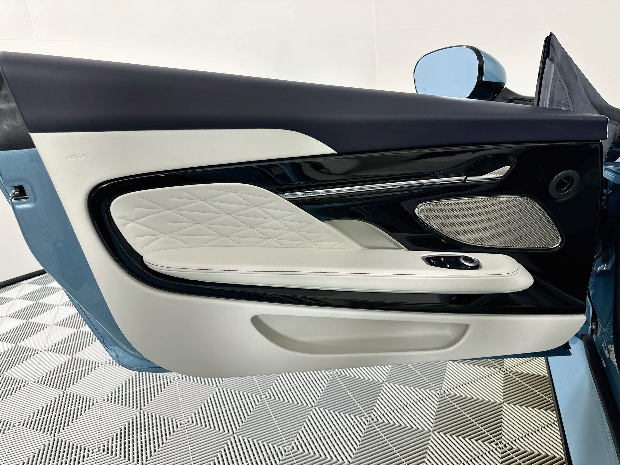 2024 Aston Martin DB12 Volante