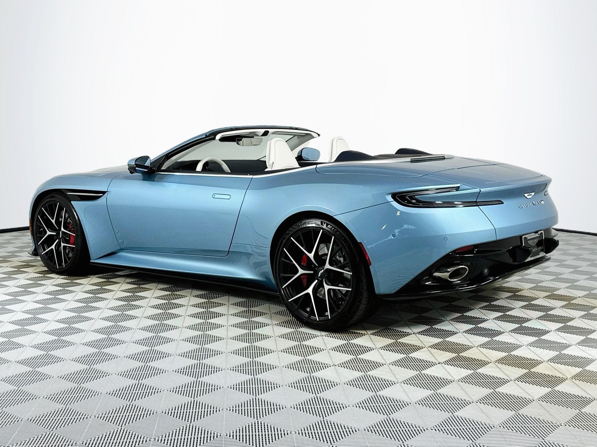 2024 Aston Martin DB12 Volante