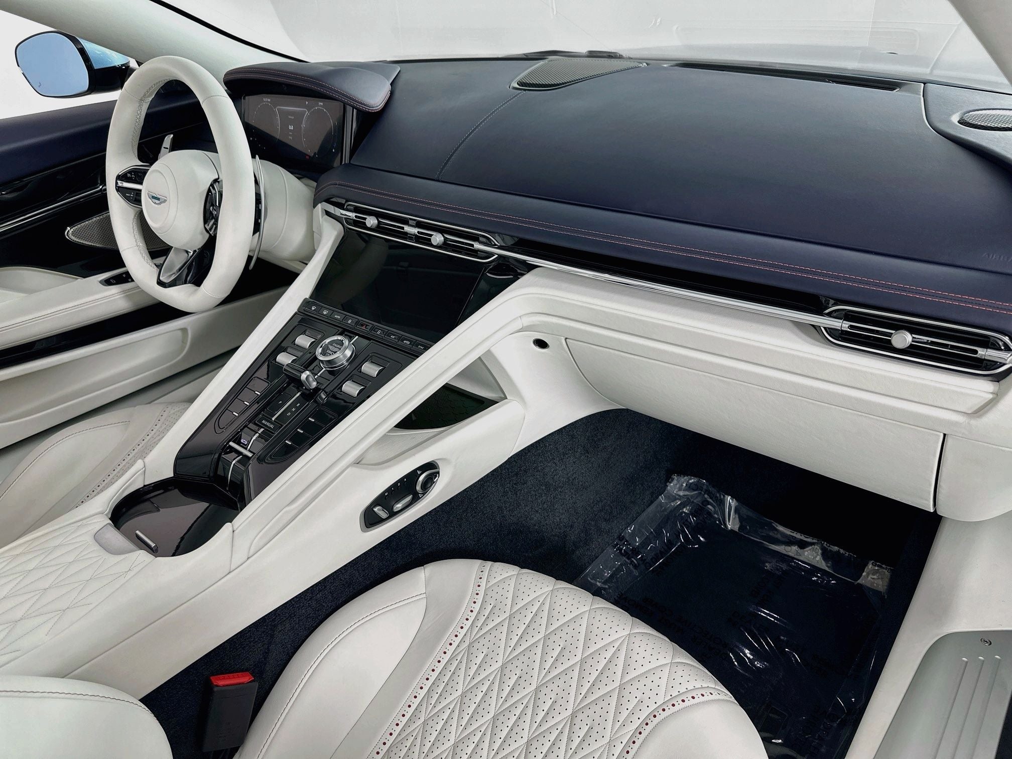 2024 Aston Martin DB12 Volante