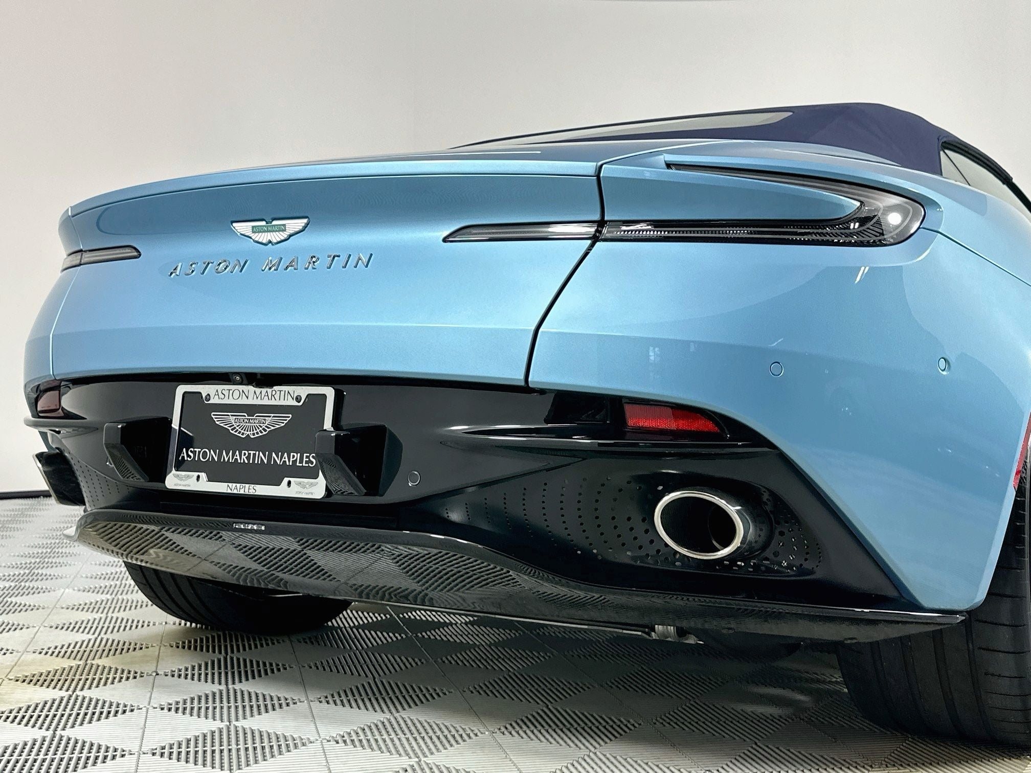 2024 Aston Martin DB12 Volante