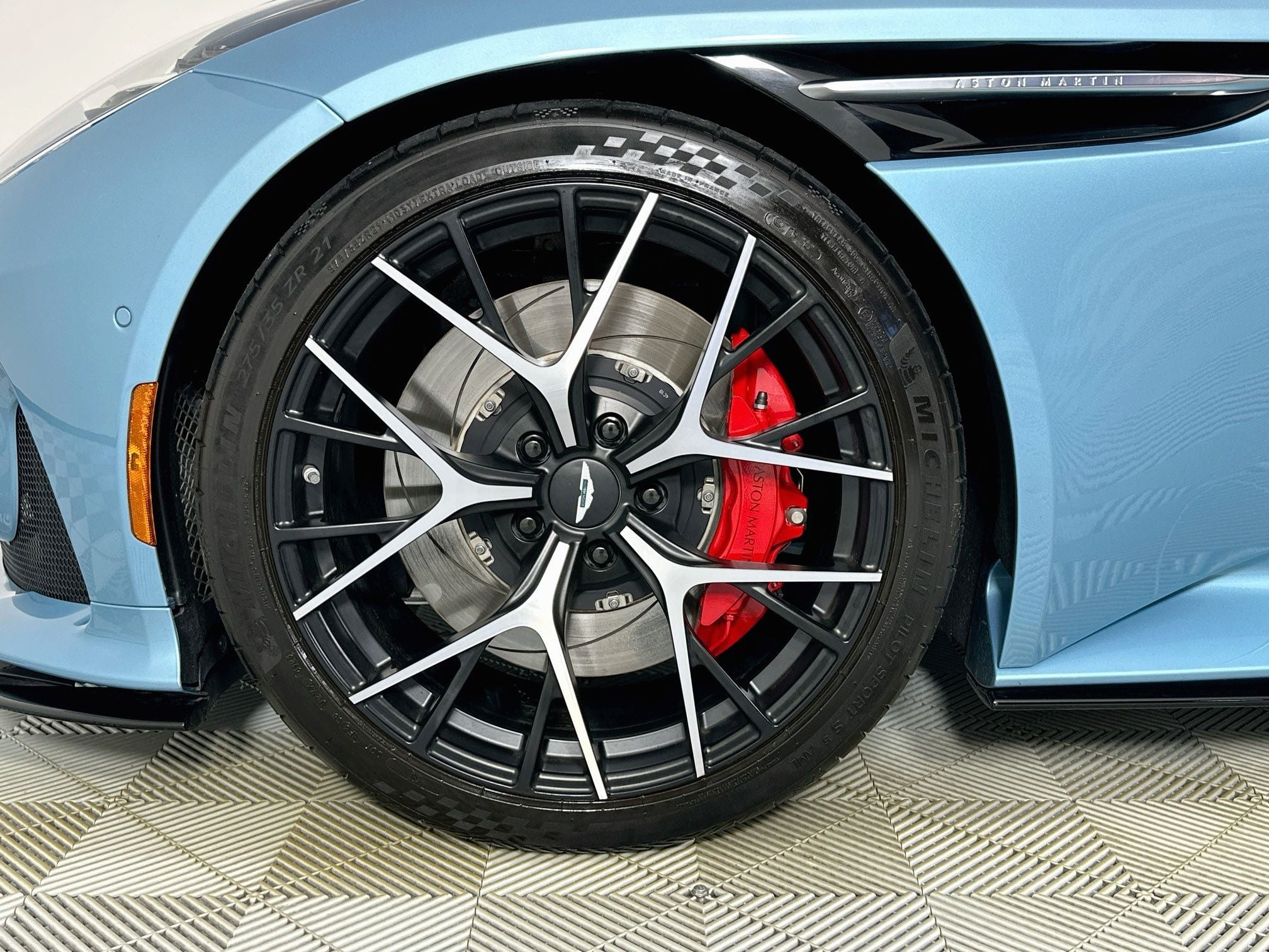2024 Aston Martin DB12 Volante