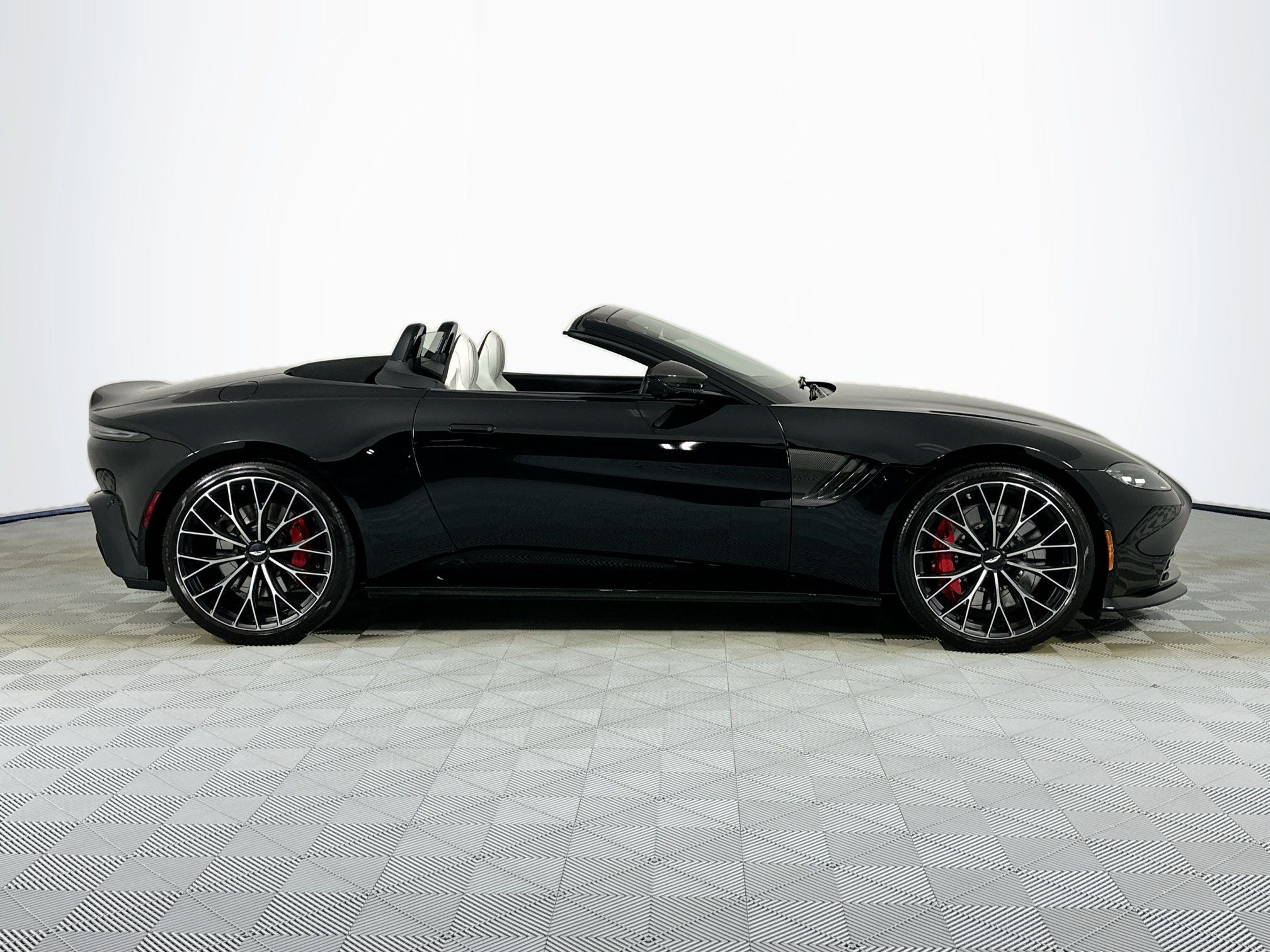 2023 Aston Martin Vantage Roadster