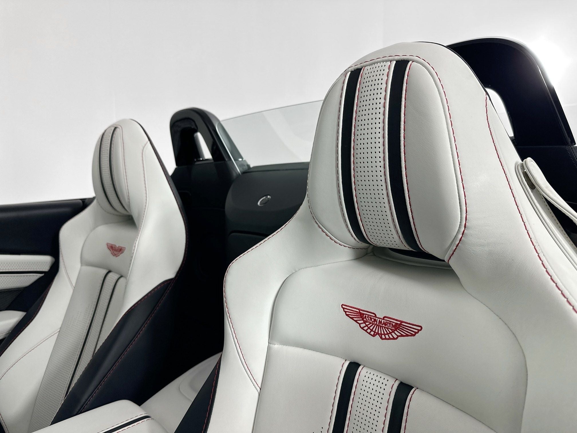 2023 Aston Martin Vantage Roadster