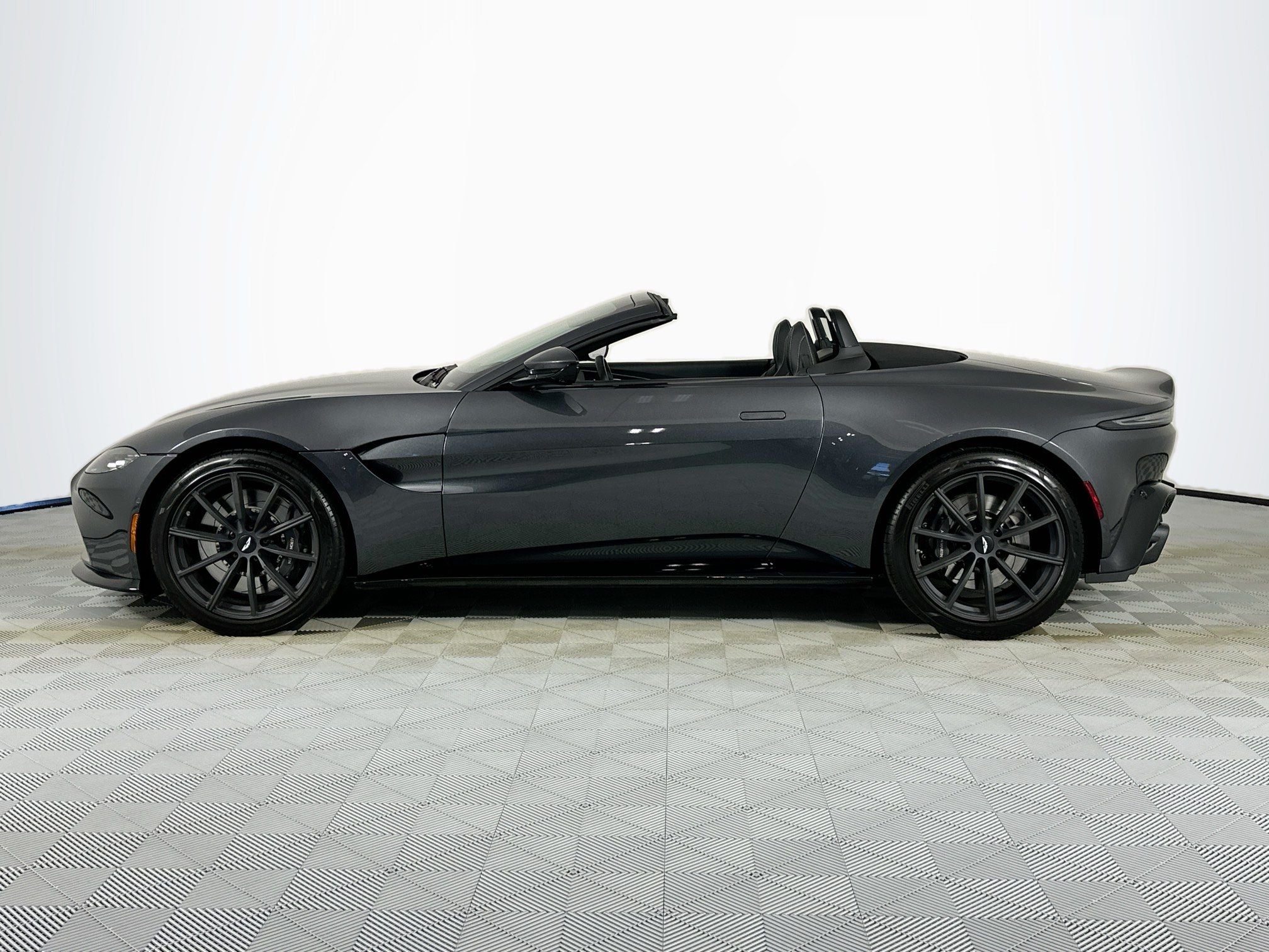 2021 Aston Martin Vantage Roadster