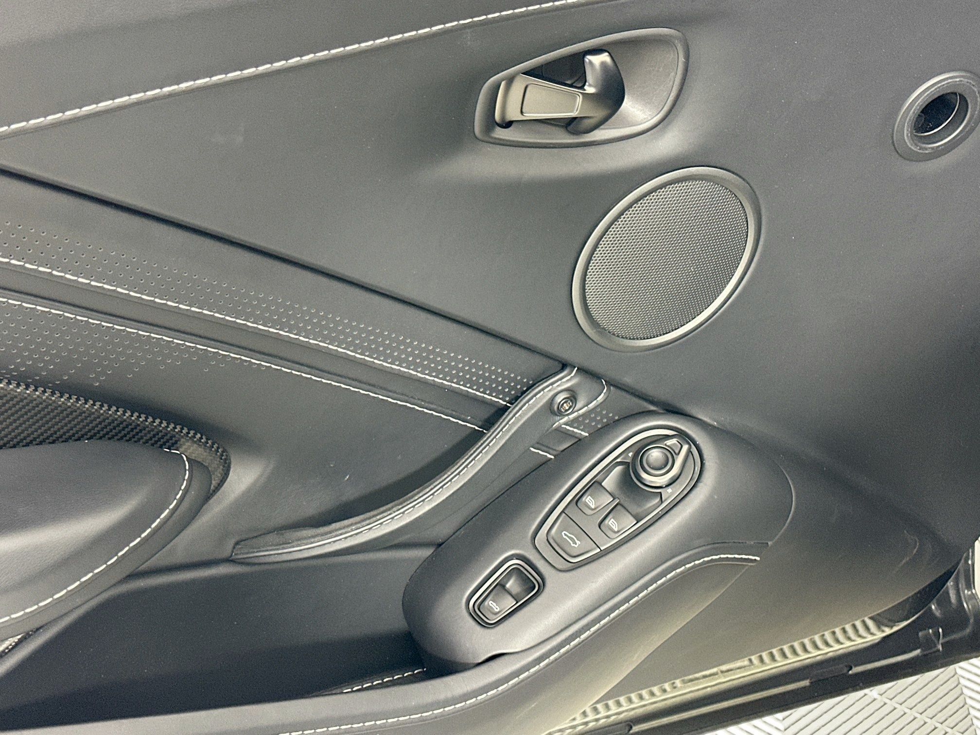 2022 Aston Martin Vantage Roadster