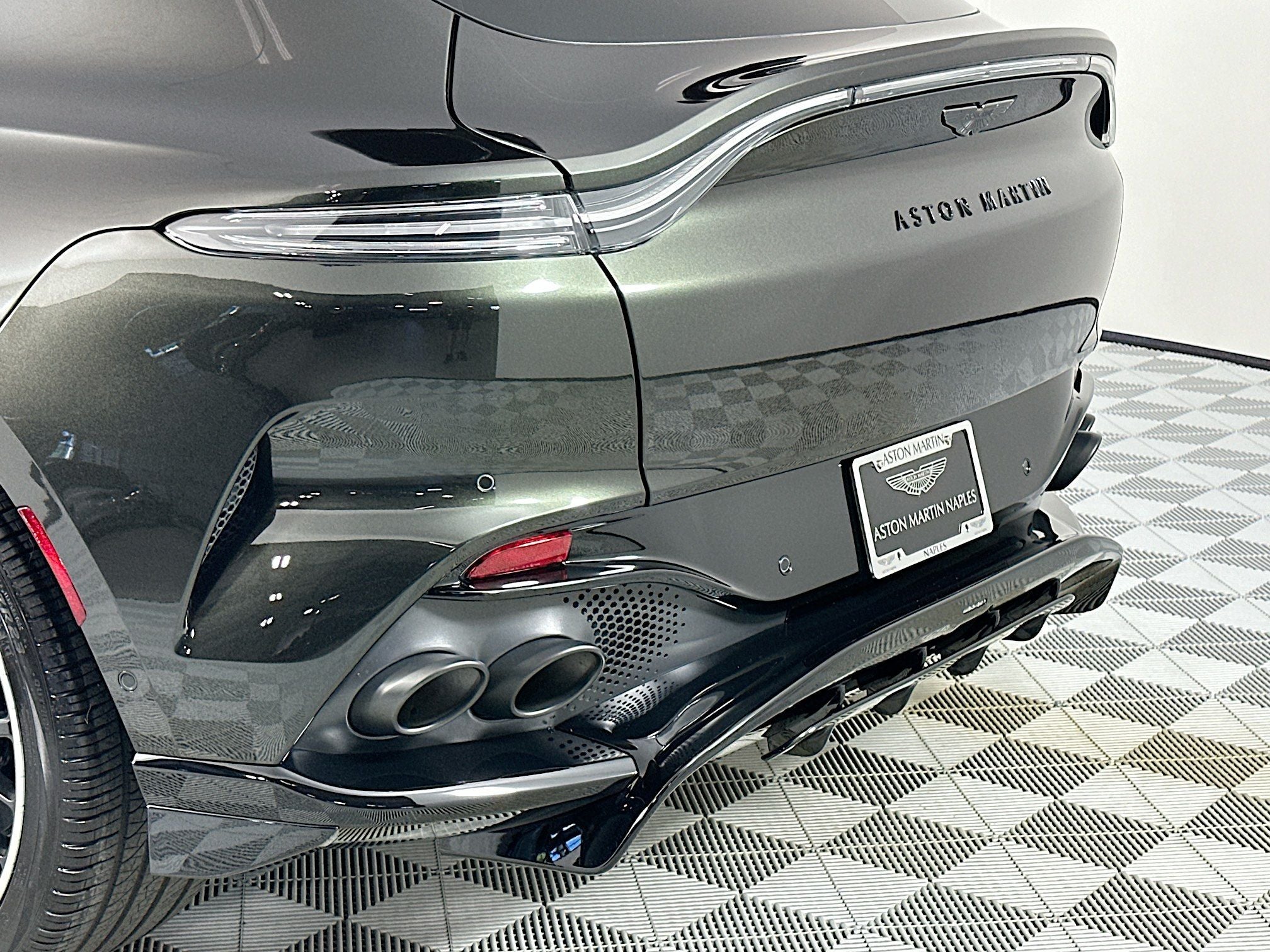 2024 Aston Martin DBX 707