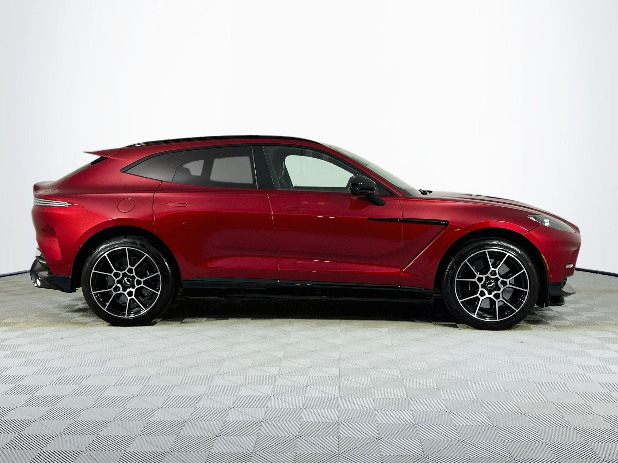2023 Aston Martin DBX 707