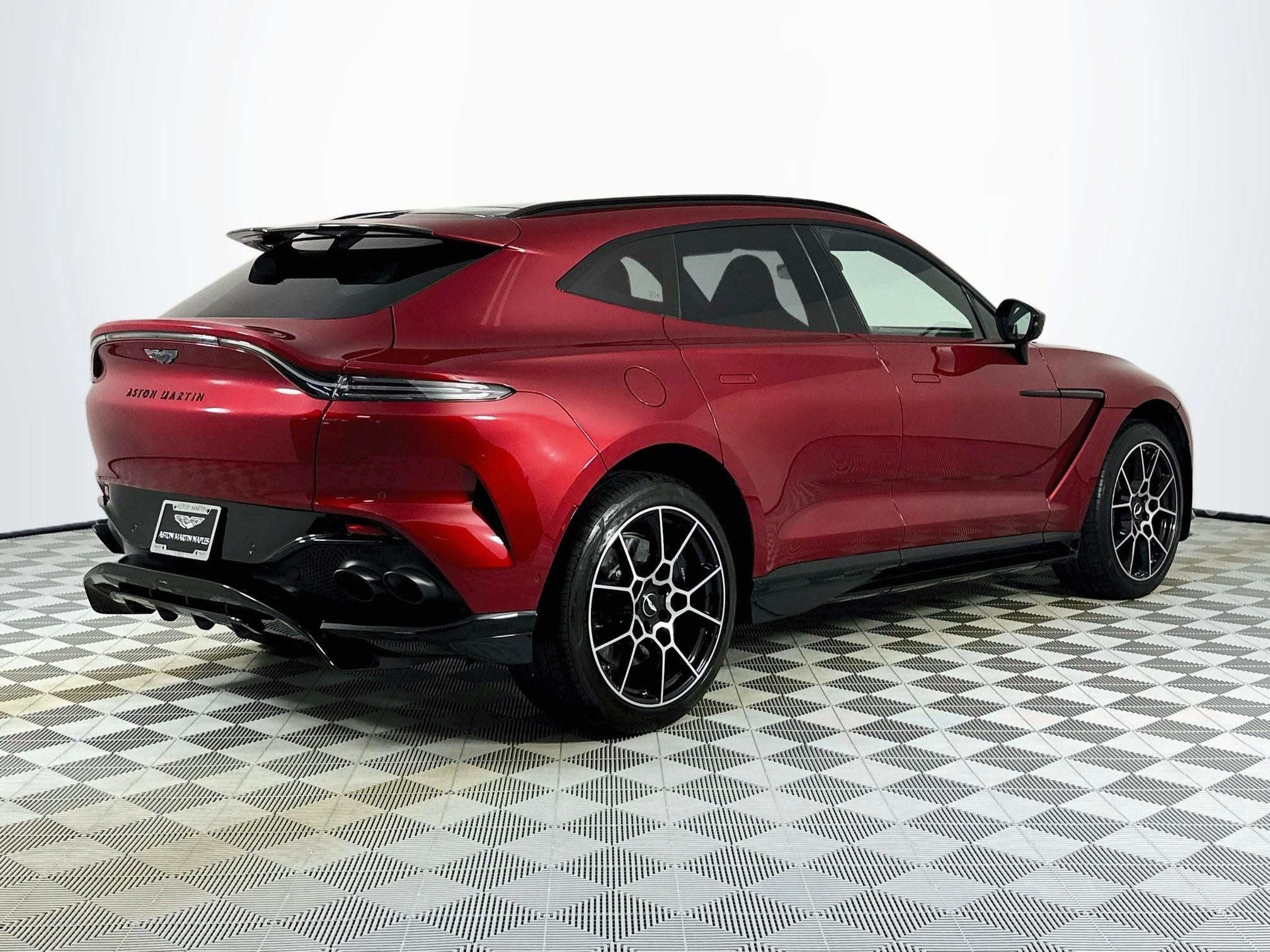 2023 Aston Martin DBX 707