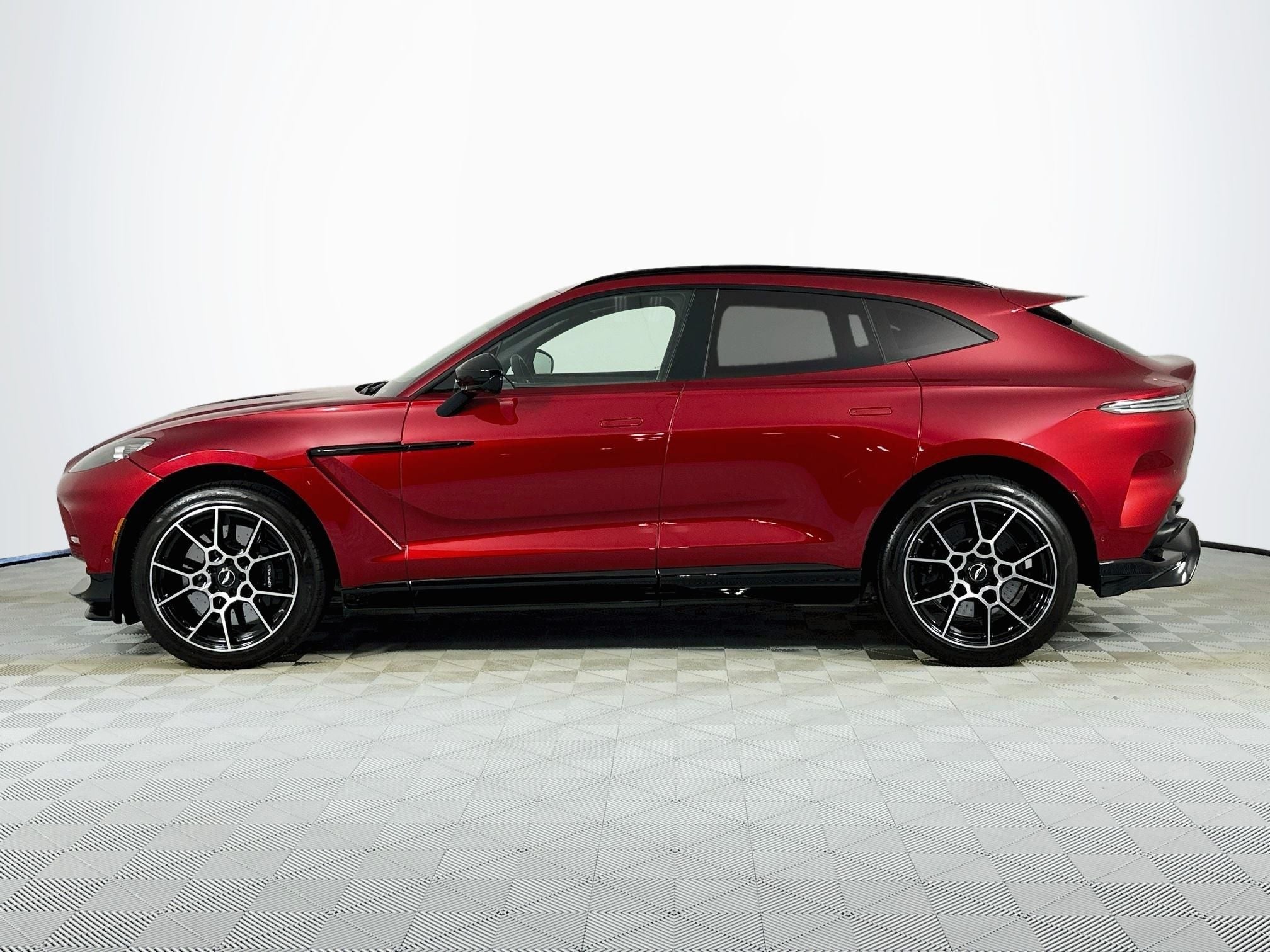 2023 Aston Martin DBX 707