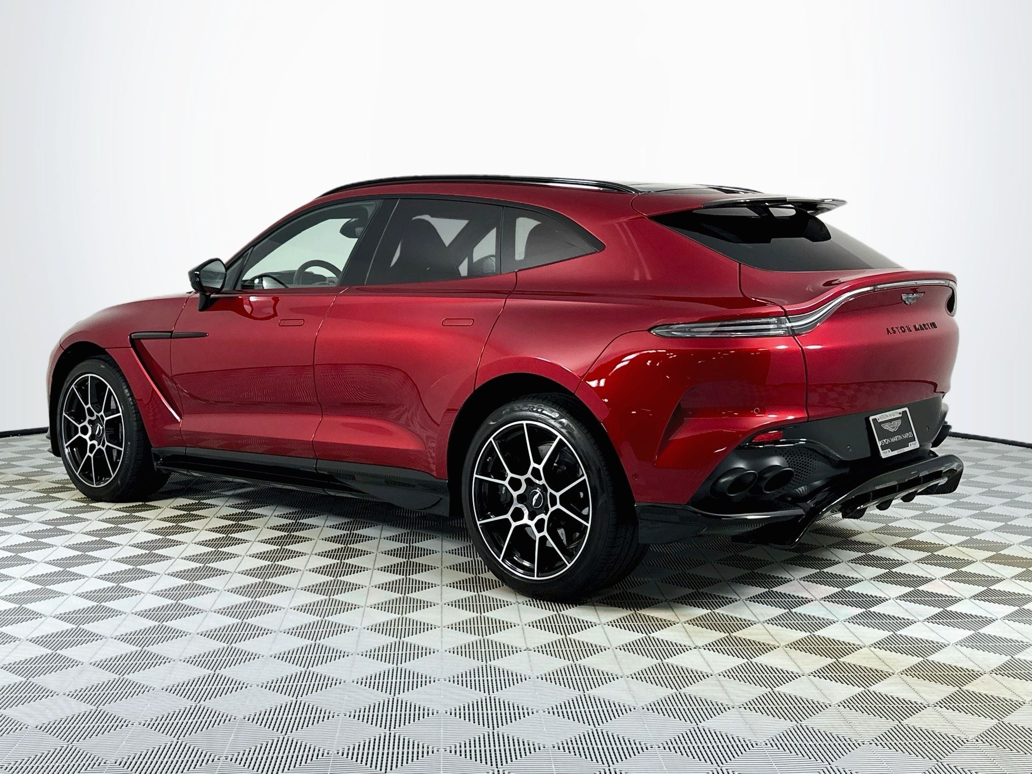 2023 Aston Martin DBX 707