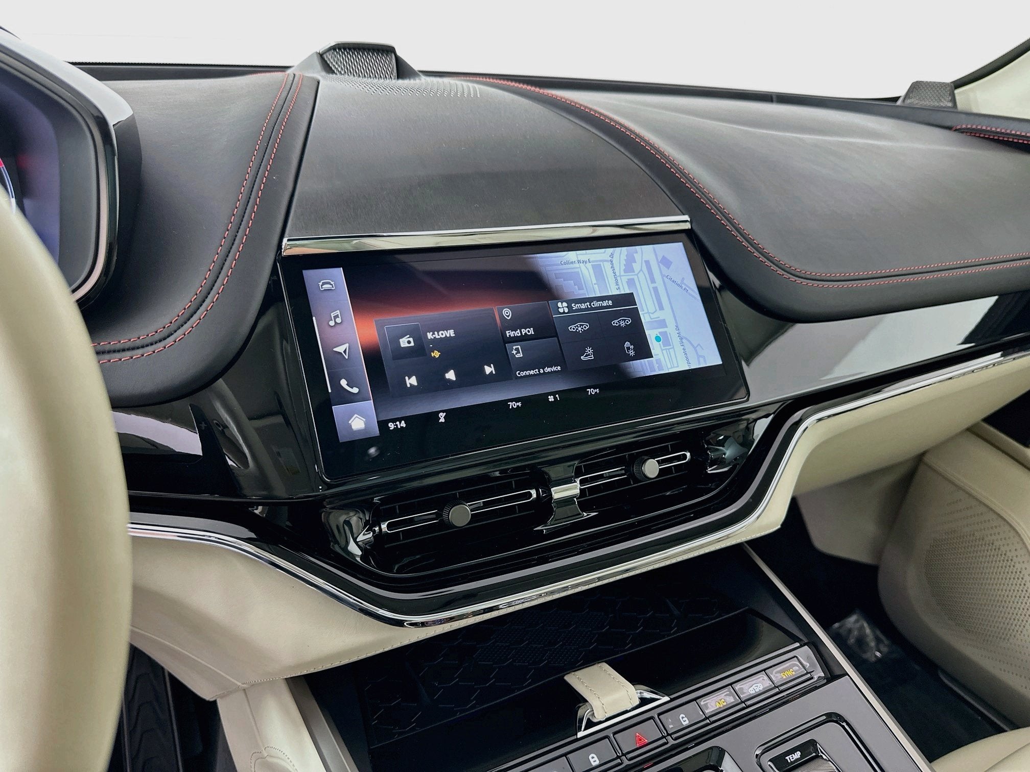 2025 Aston Martin DBX 707