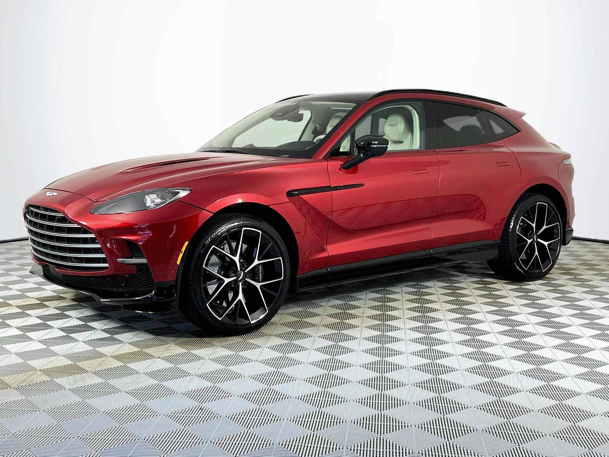 2025 Aston Martin DBX 707