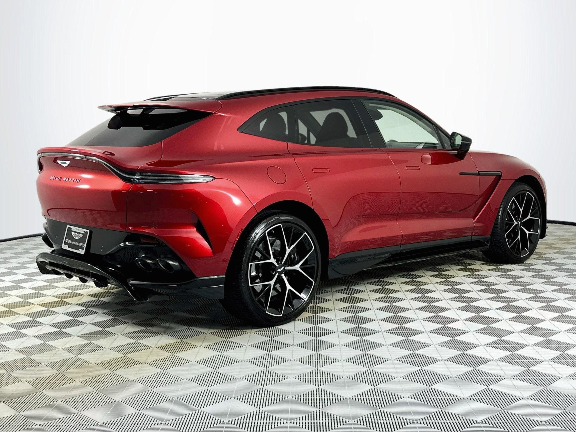 2025 Aston Martin DBX 707