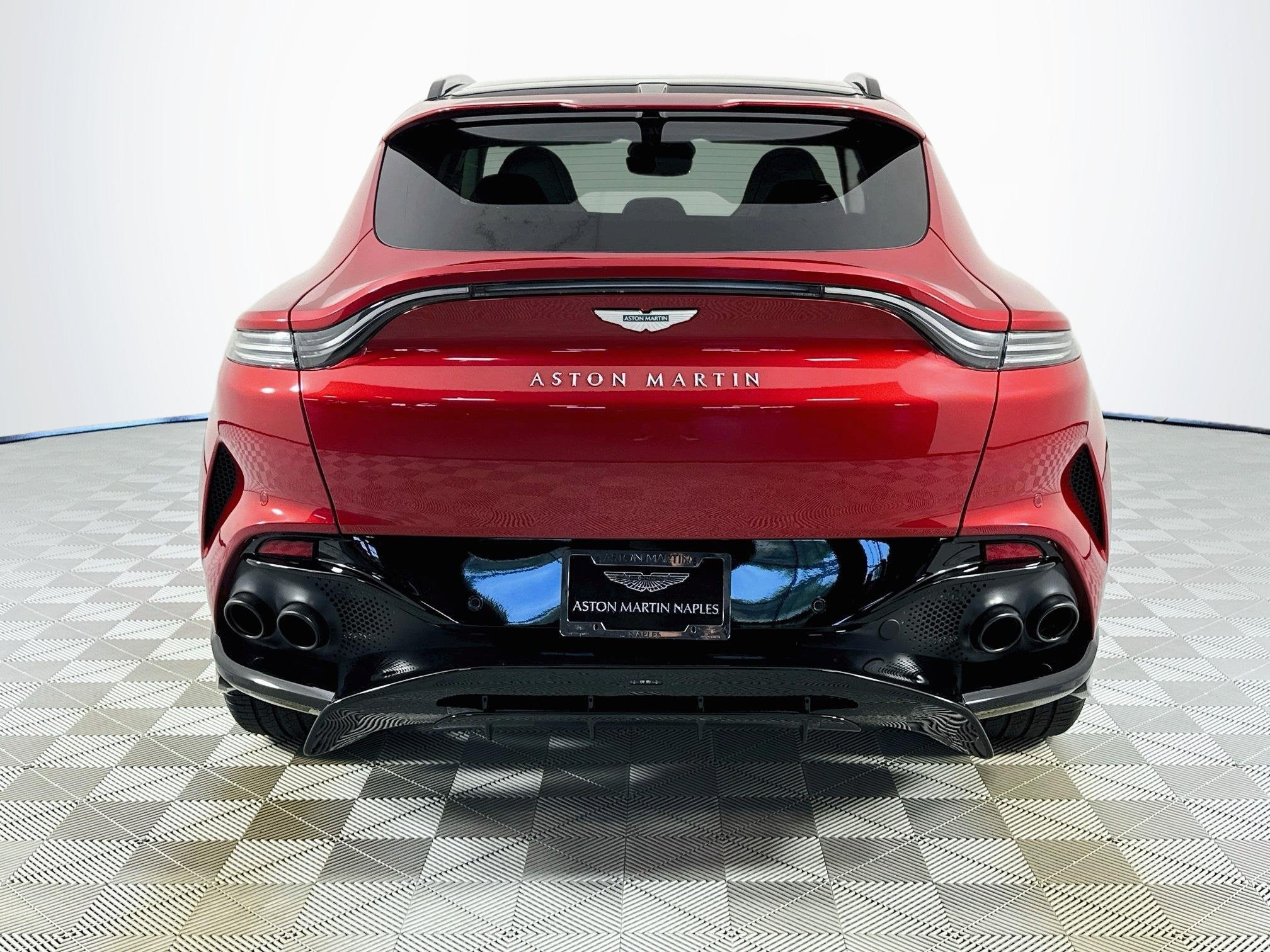 2025 Aston Martin DBX 707