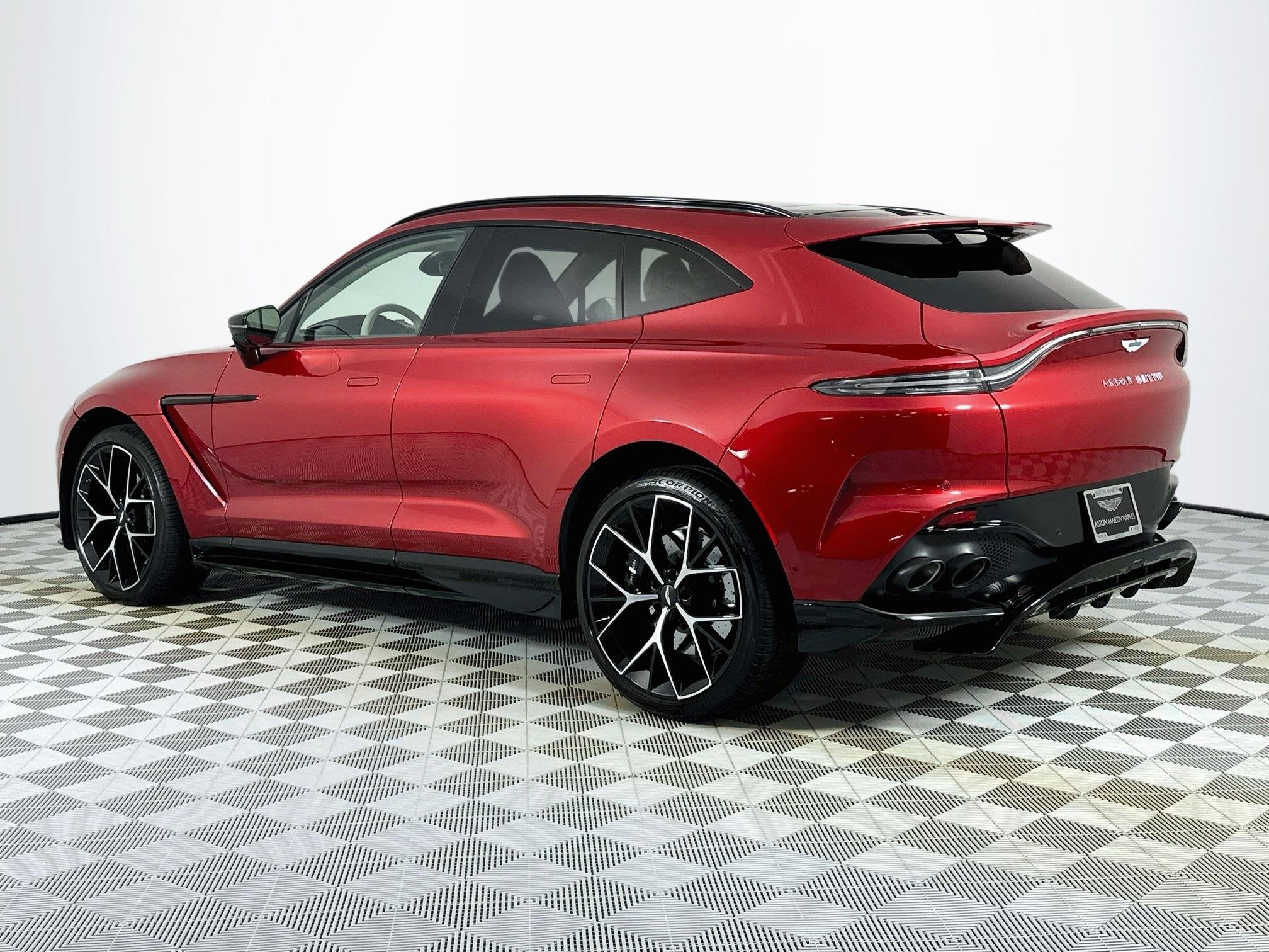 2025 Aston Martin DBX 707