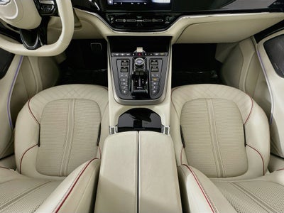 2025 Aston Martin DBX 707