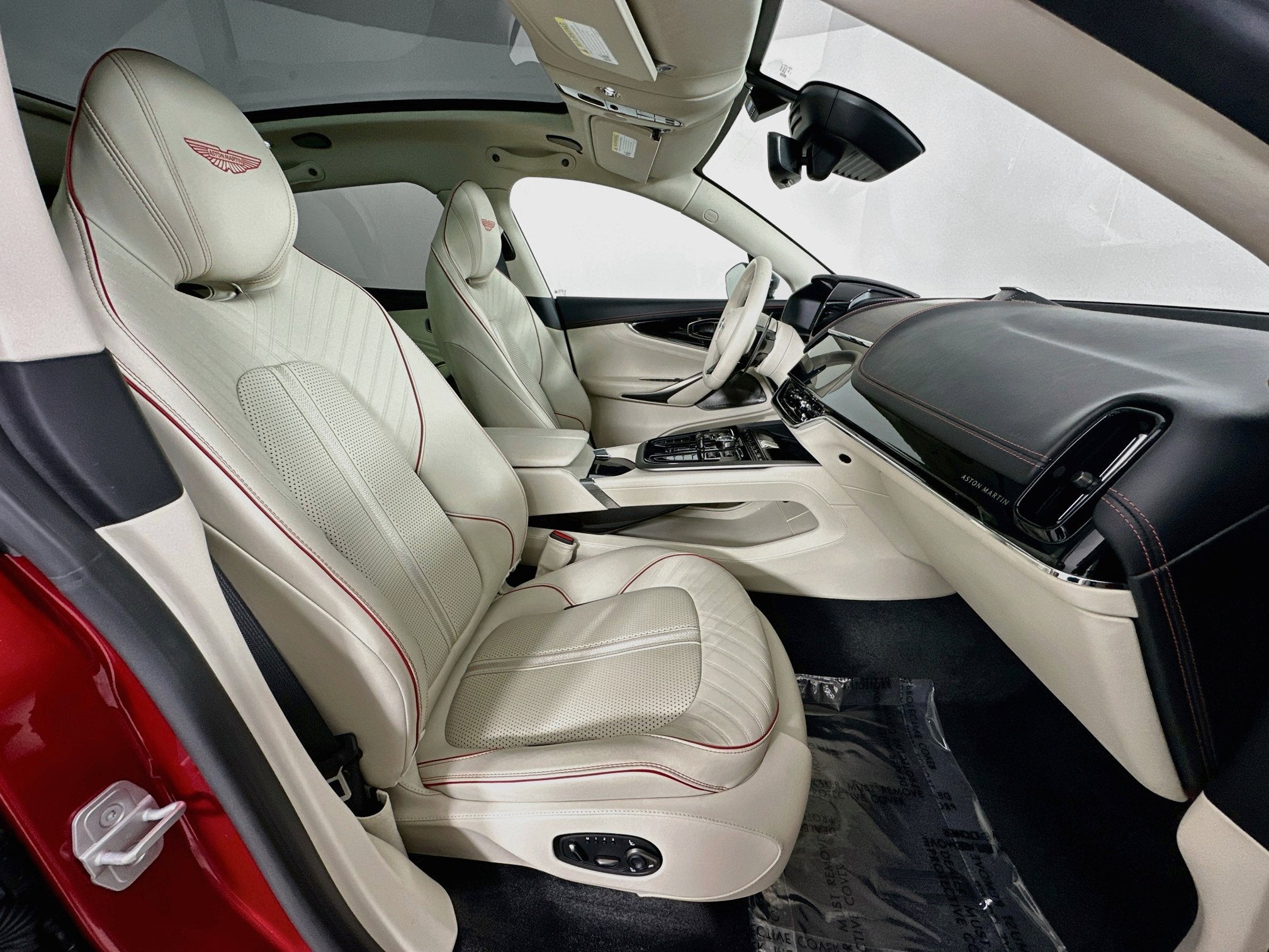 2025 Aston Martin DBX 707