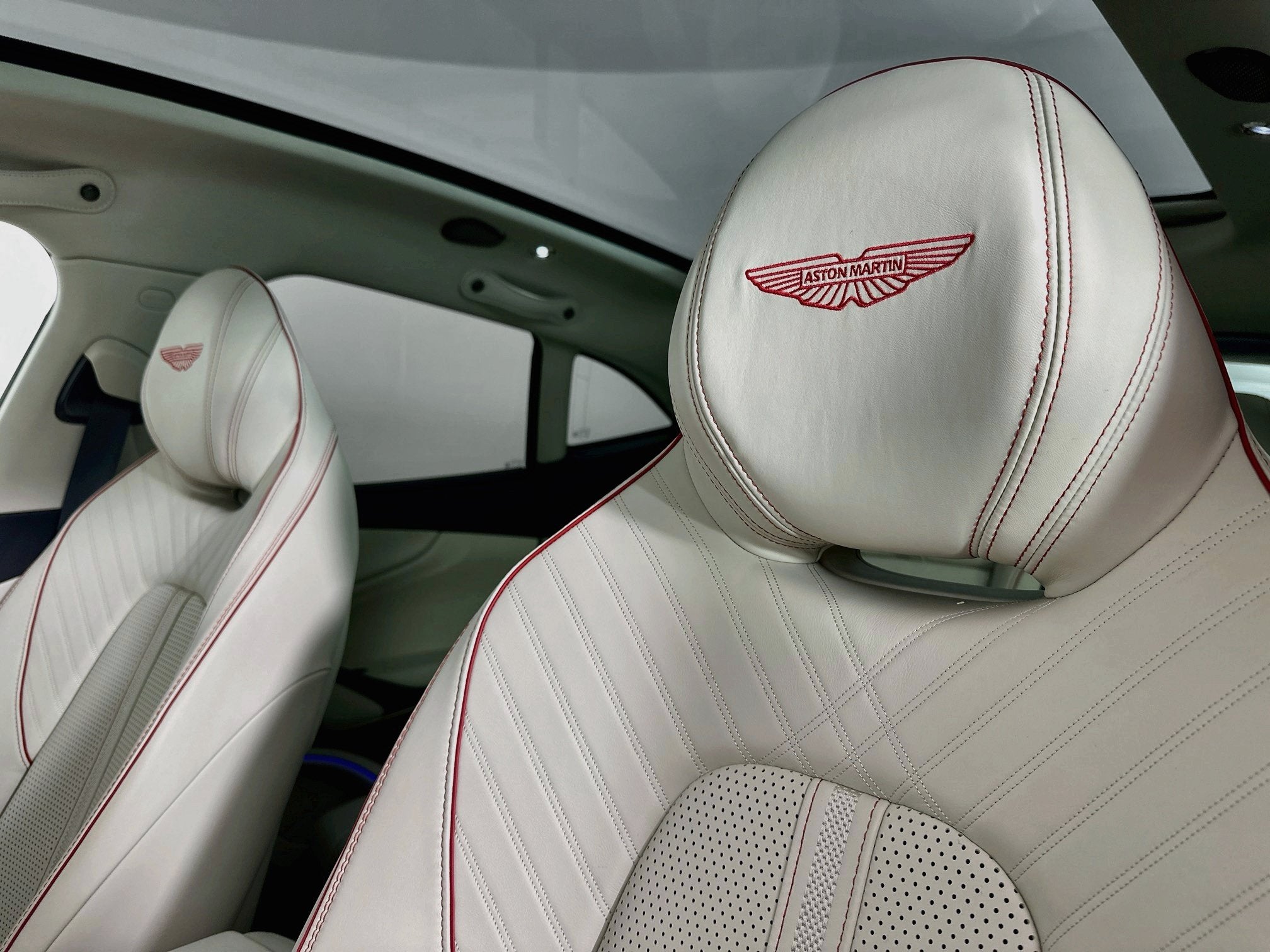 2025 Aston Martin DBX 707
