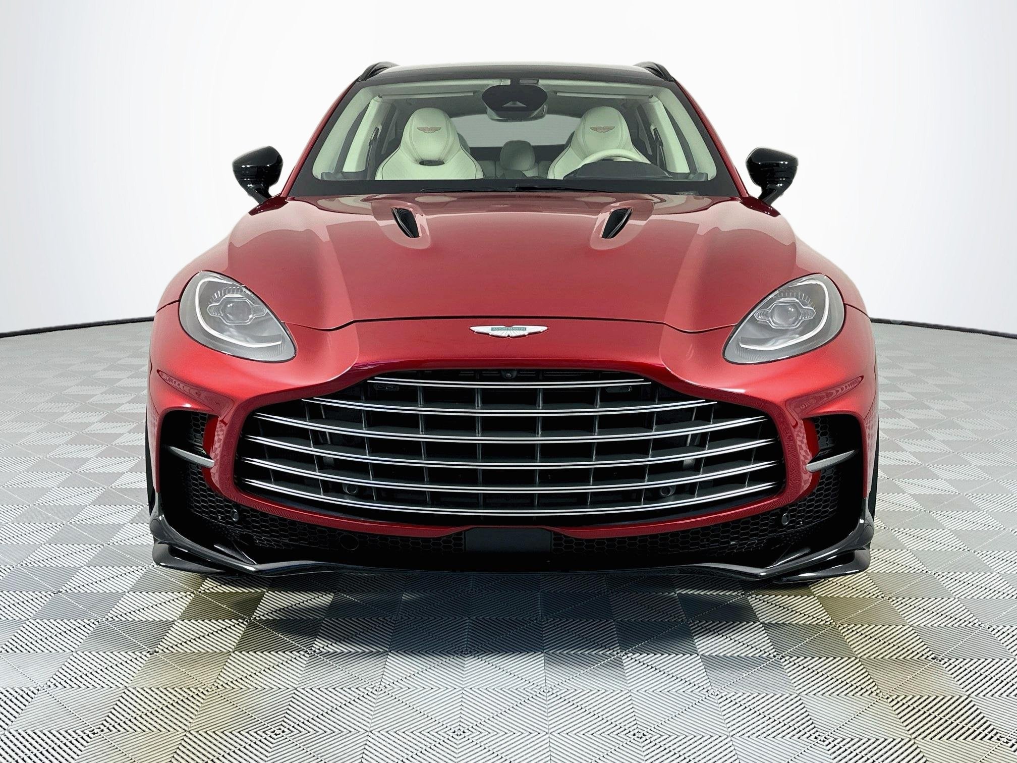 2025 Aston Martin DBX 707