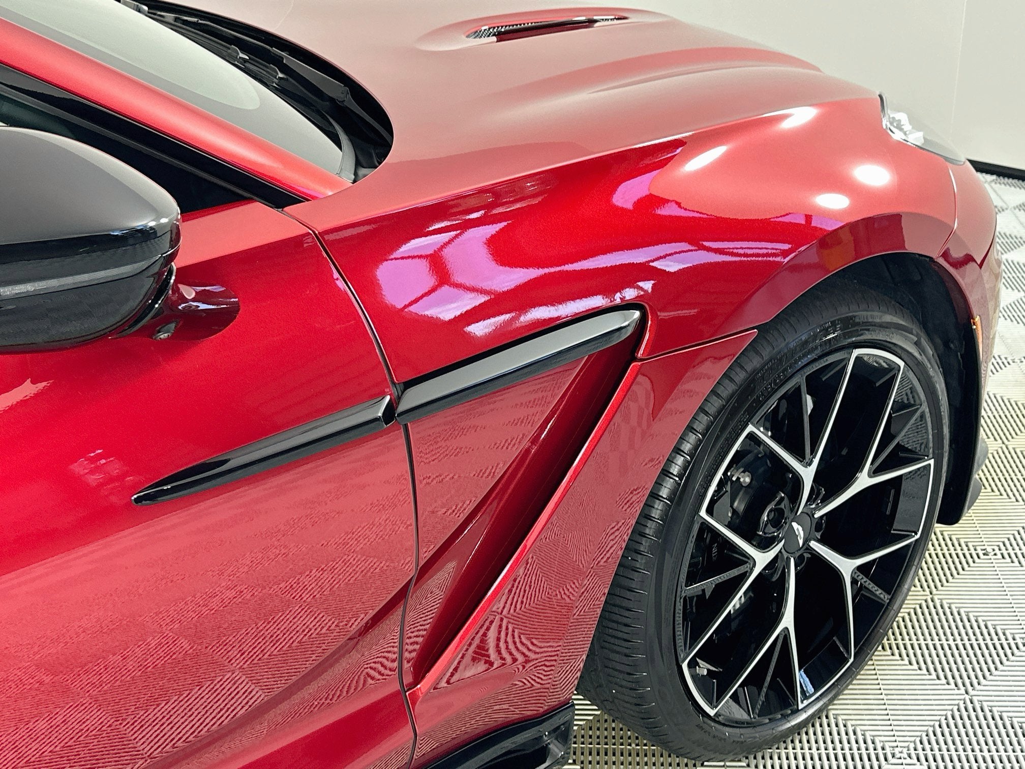 2025 Aston Martin DBX 707
