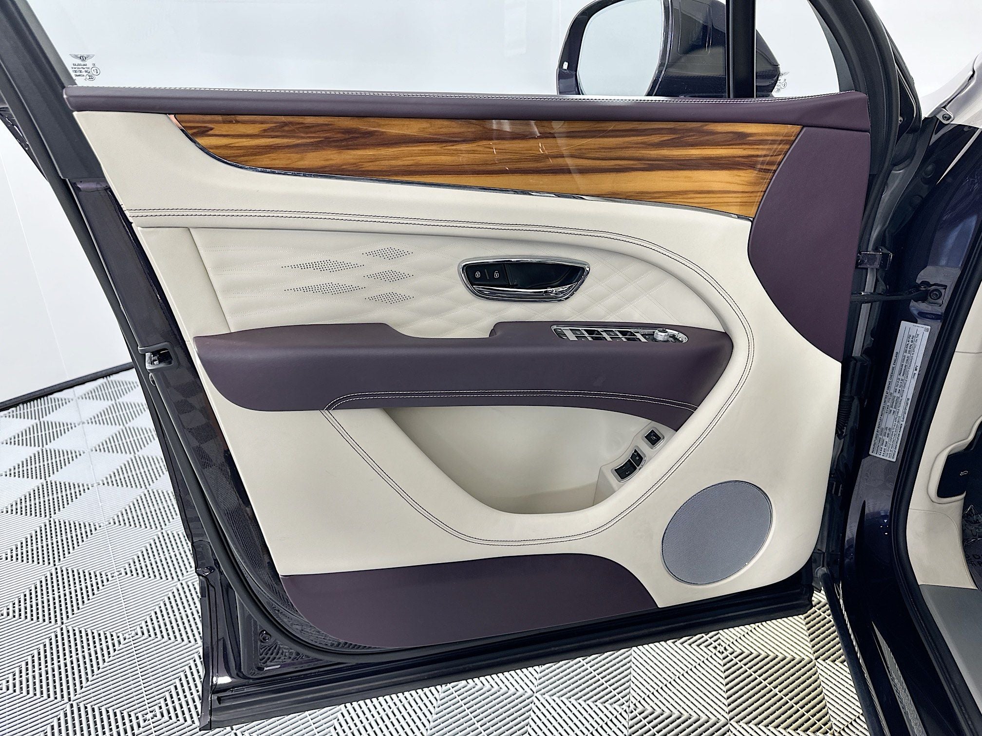 2023 Bentley Bentayga EWB Azure