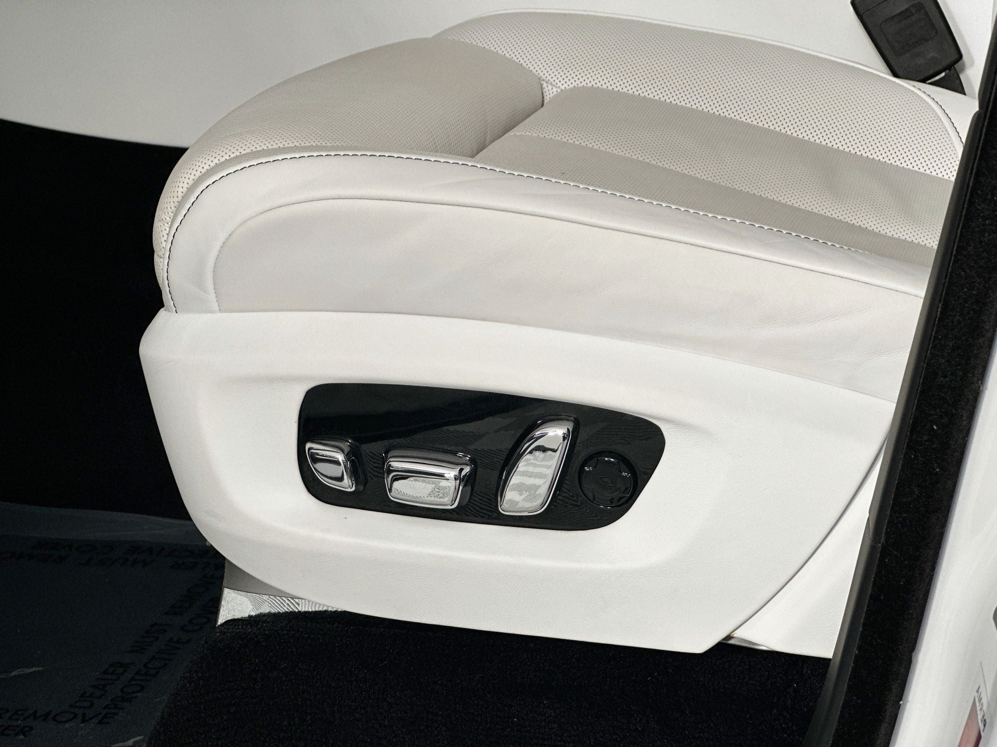 2023 Rolls-Royce Black Badge Cullinan Base