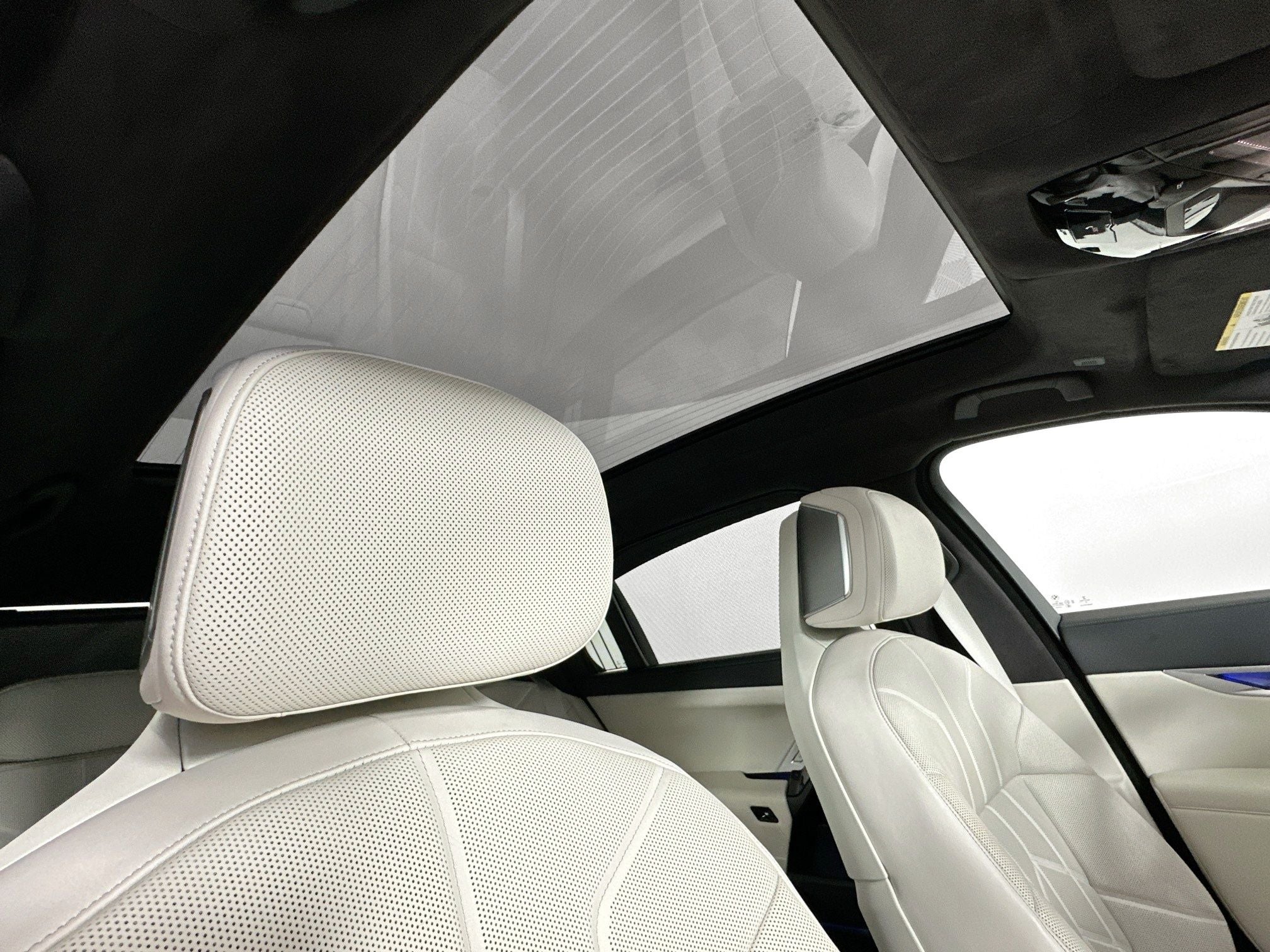 2023 BMW 7 Series 740i