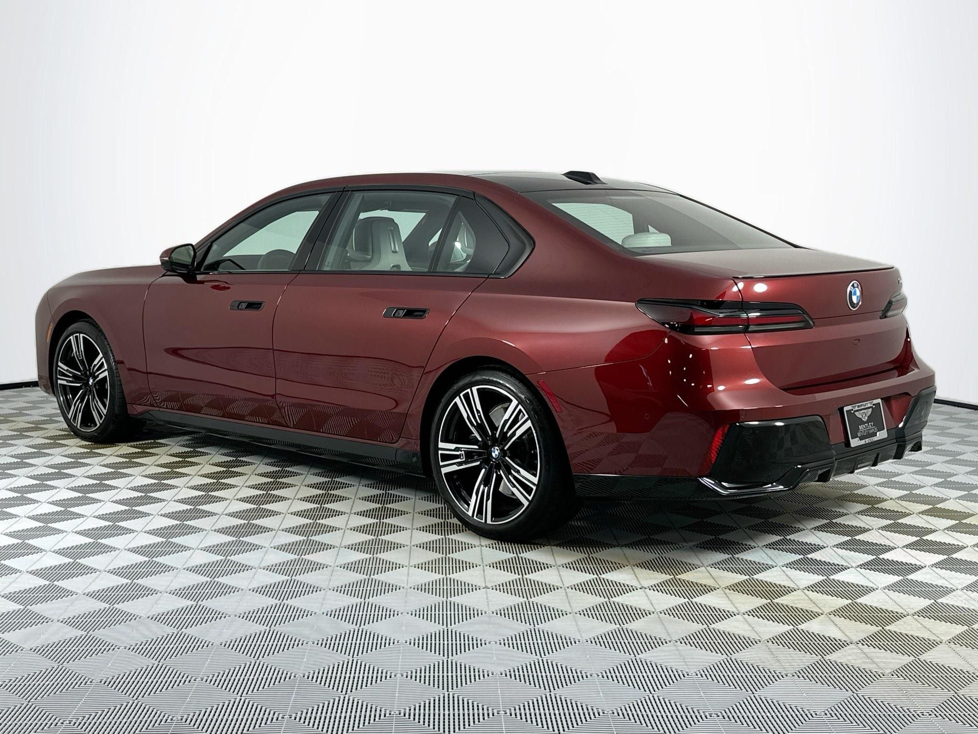 2023 BMW 7 Series 740i