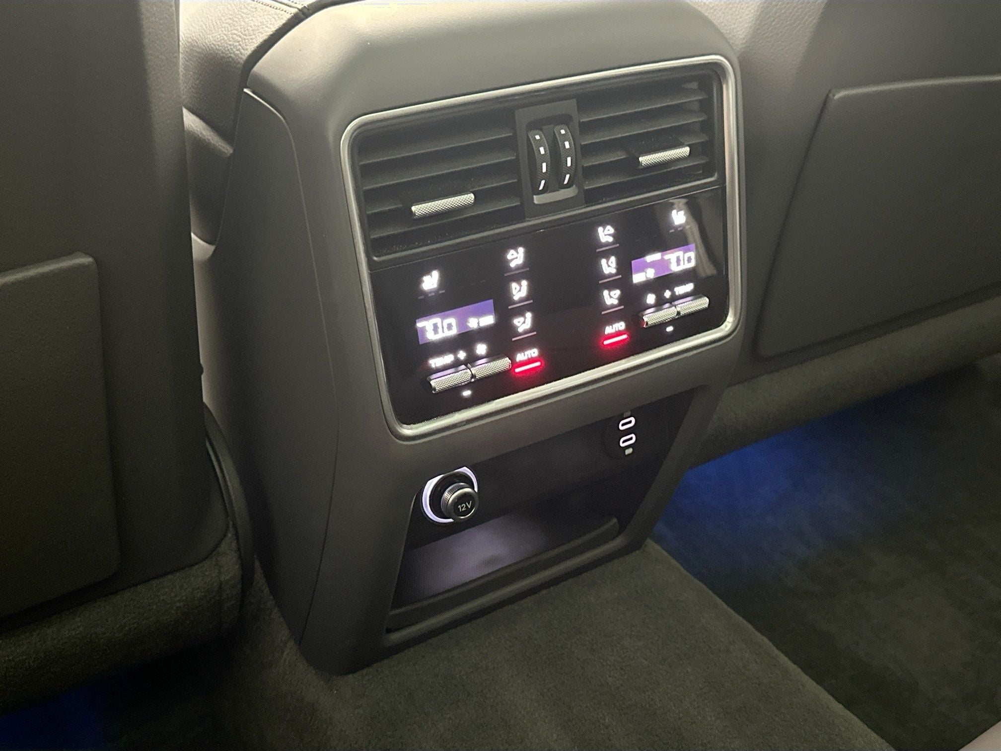 2023 Porsche Cayenne Platinum Edition