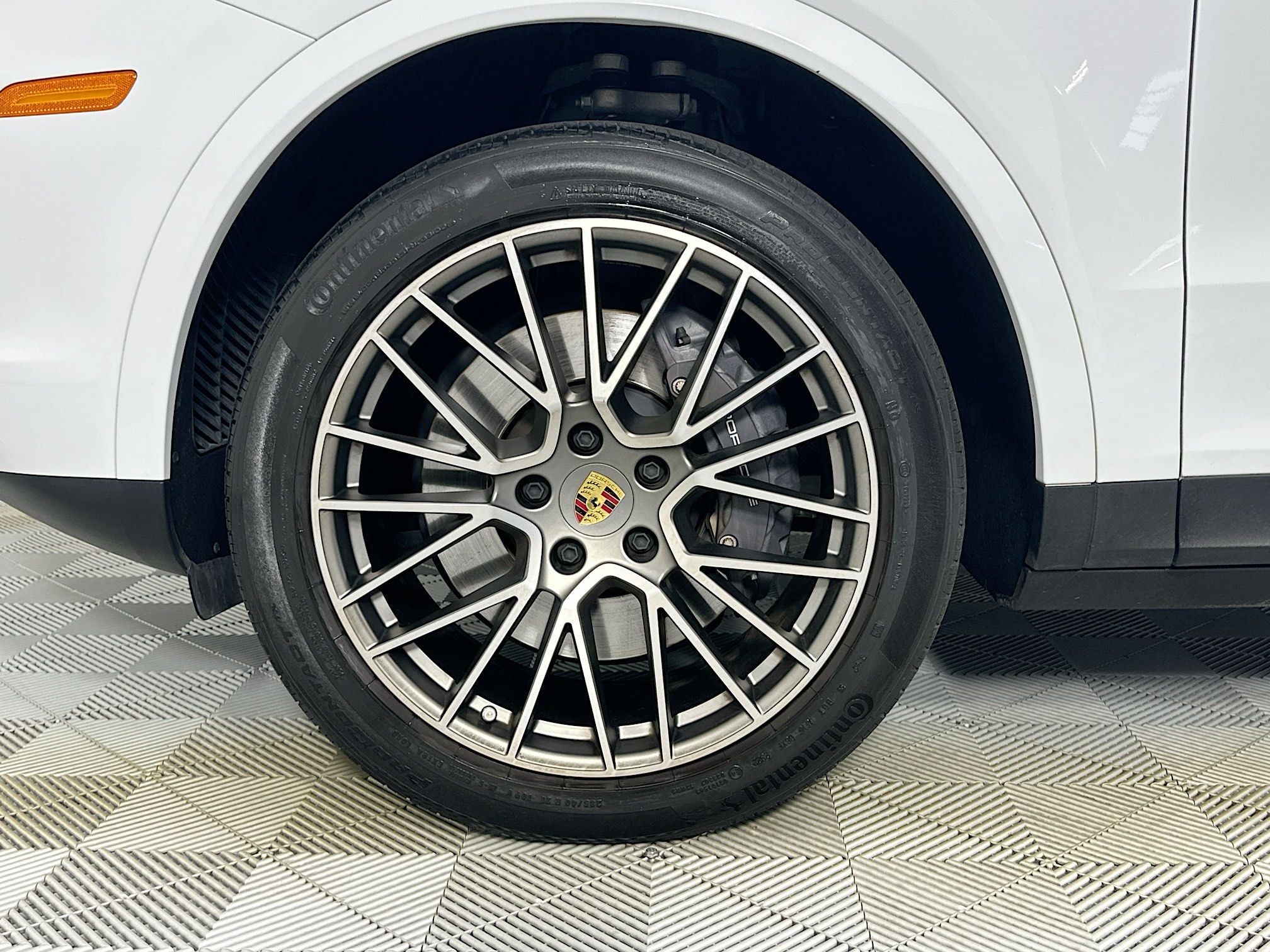 2023 Porsche Cayenne Platinum Edition