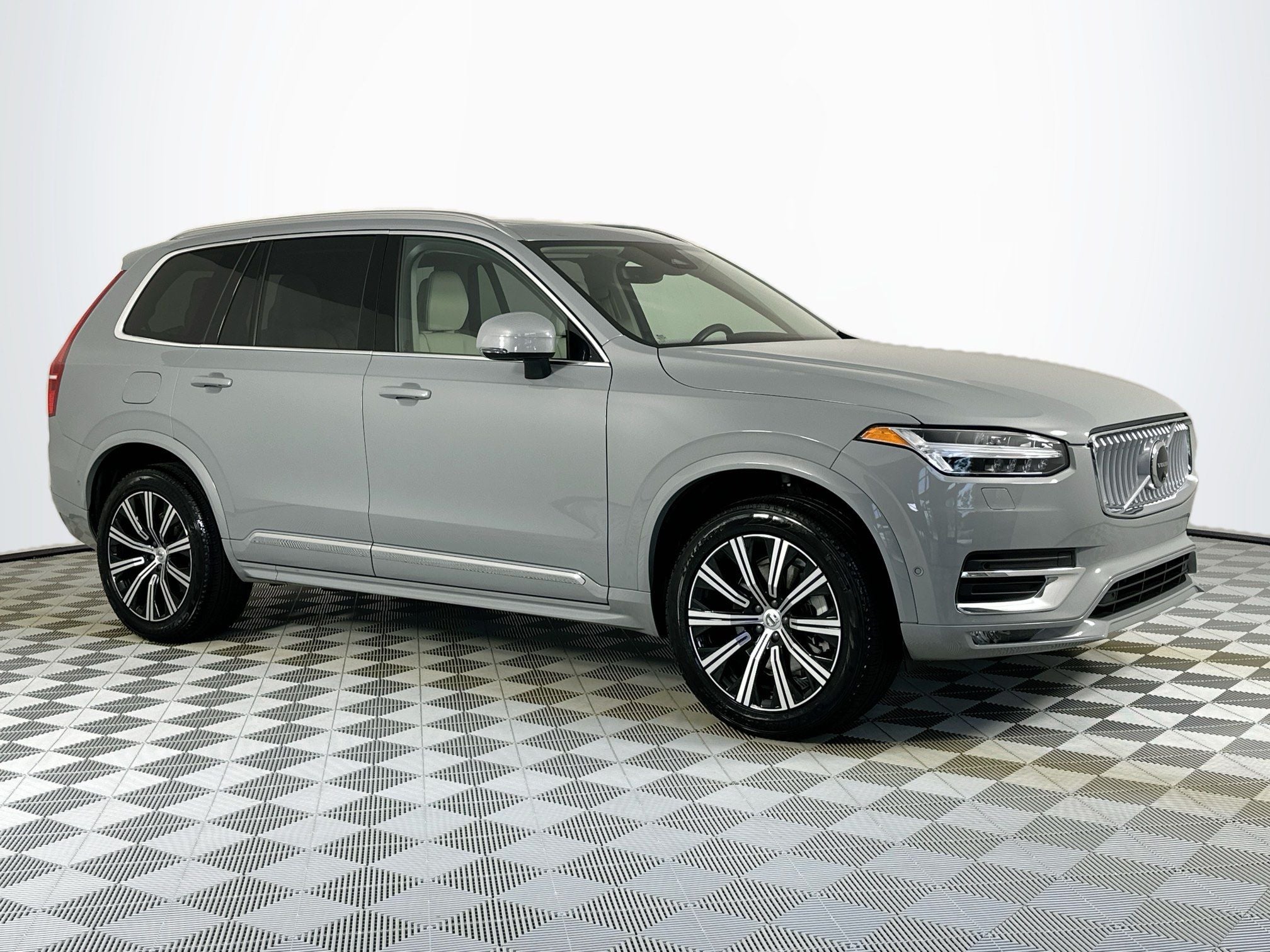2025 Volvo XC90 B6 Plus 7-Seater