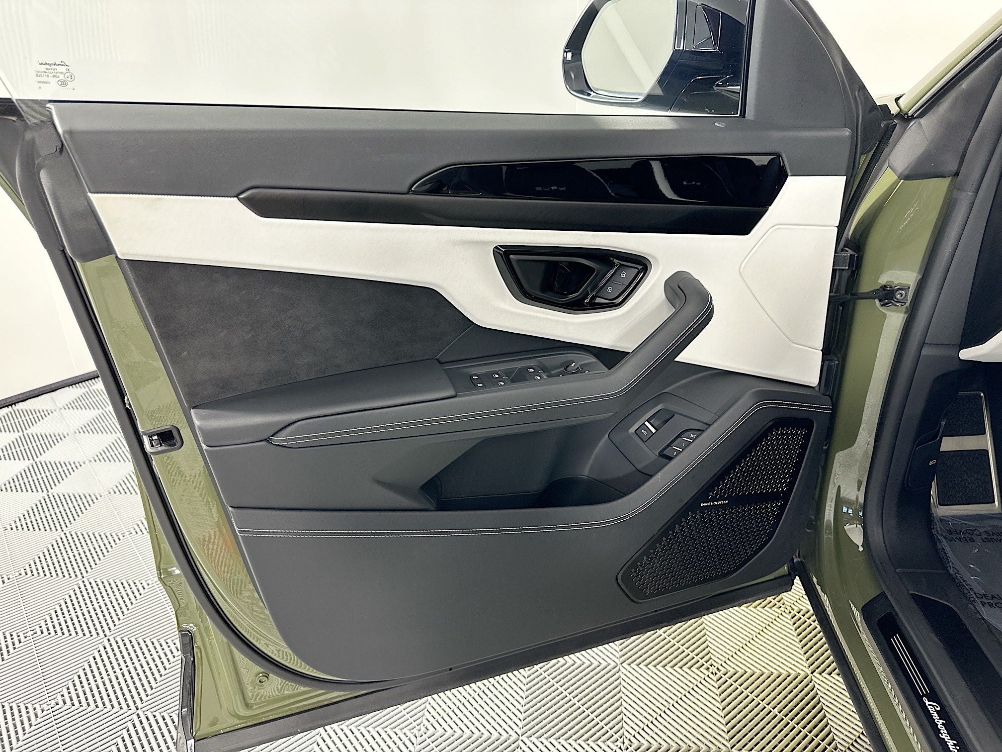 2024 Lamborghini Urus S