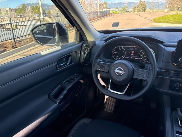 2025 Nissan Pathfinder S