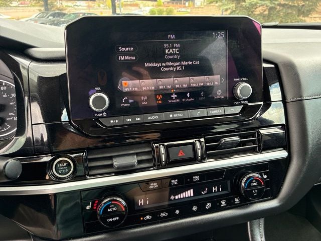 2024 Nissan Pathfinder SV