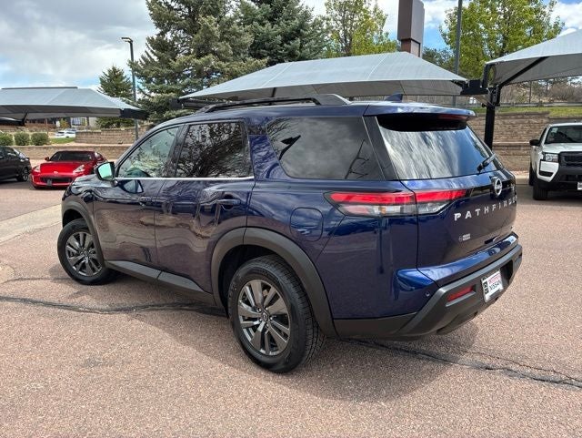 2024 Nissan Pathfinder SV