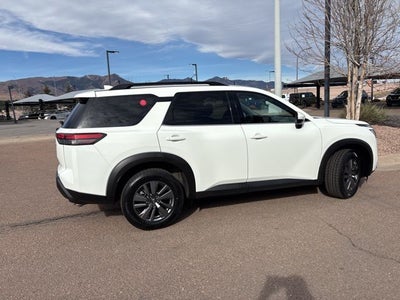 2024 Nissan Pathfinder SV
