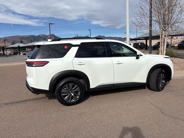 2024 Nissan Pathfinder SV