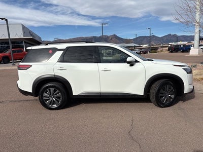 2024 Nissan Pathfinder SV