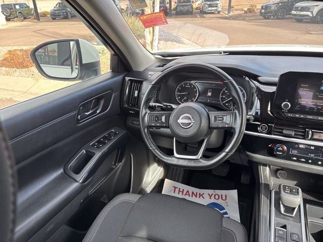 2024 Nissan Pathfinder SV