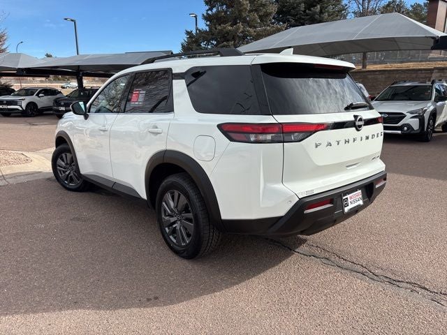 2024 Nissan Pathfinder SV