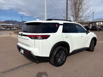 2024 Nissan Pathfinder SV