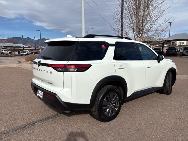 2024 Nissan Pathfinder SV