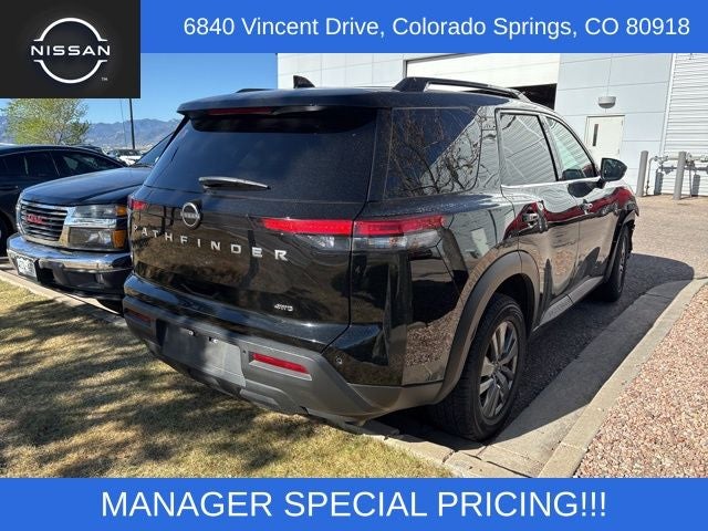 2025 Nissan Pathfinder SV