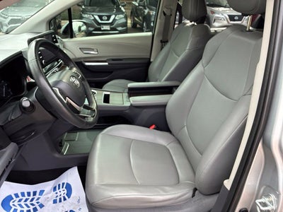 2021 Toyota Sienna XLE 8 Passenger